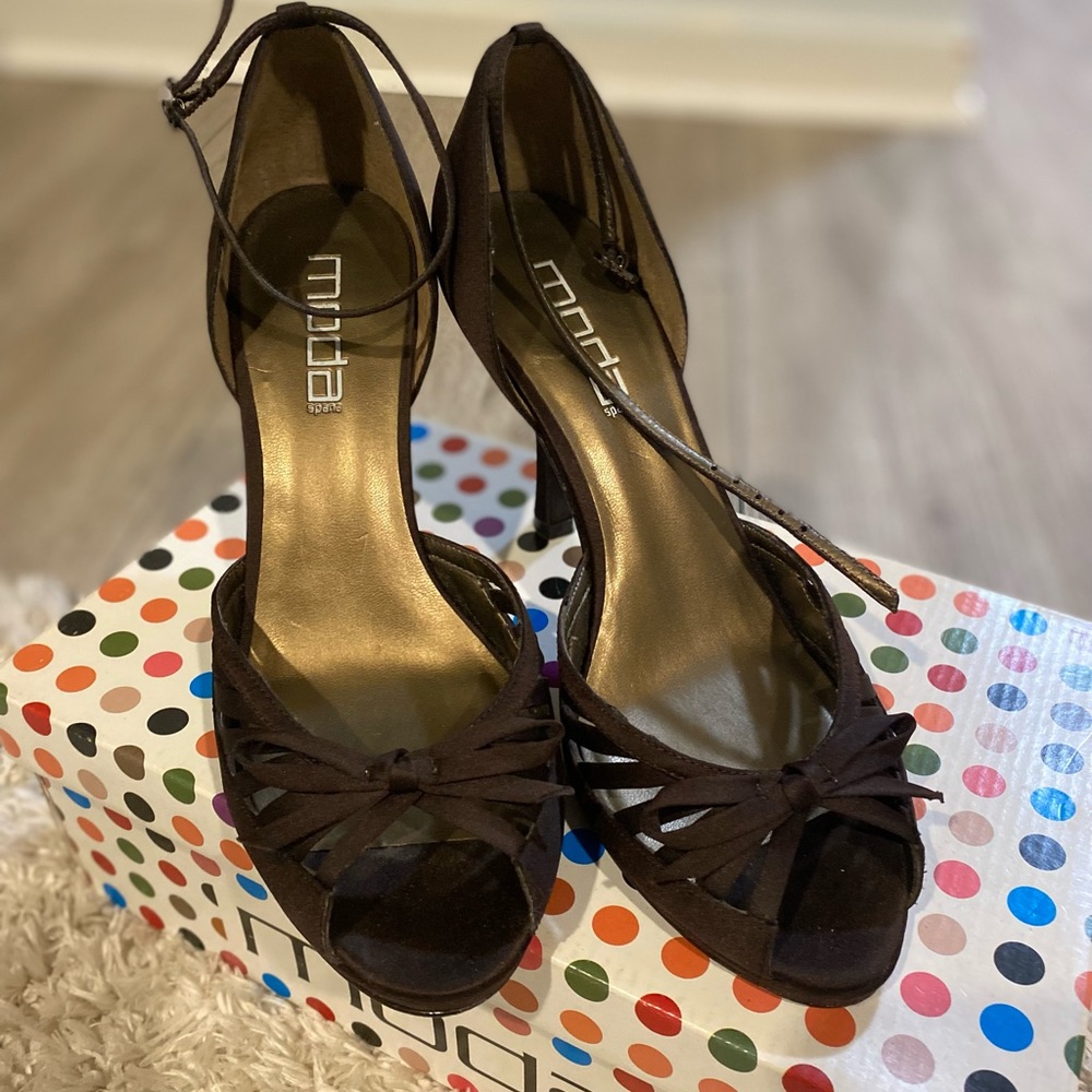 Chocolate Brown strappy Satin Peep toe pump